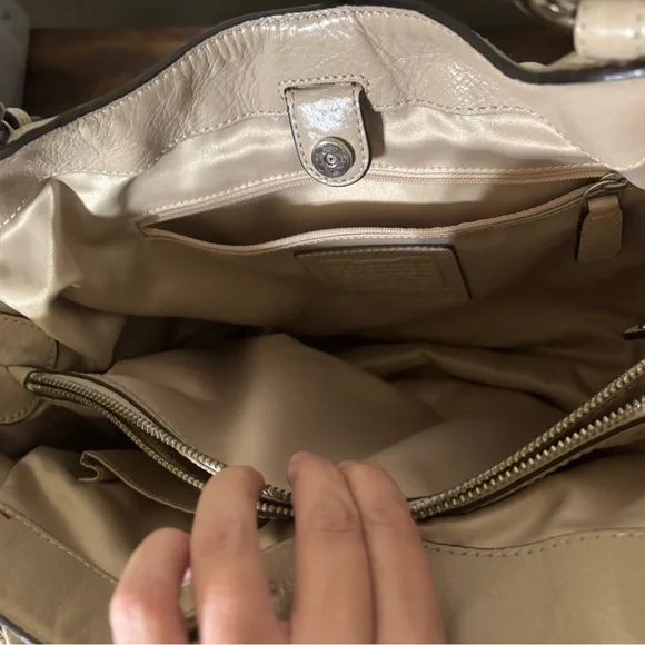 Coach Alexandra Large Leather Shoulder Bag in Ivory - Picture 7 of 12